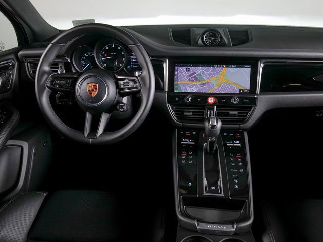 Certified 2026 Porsche Macan AWD/4WD image 14