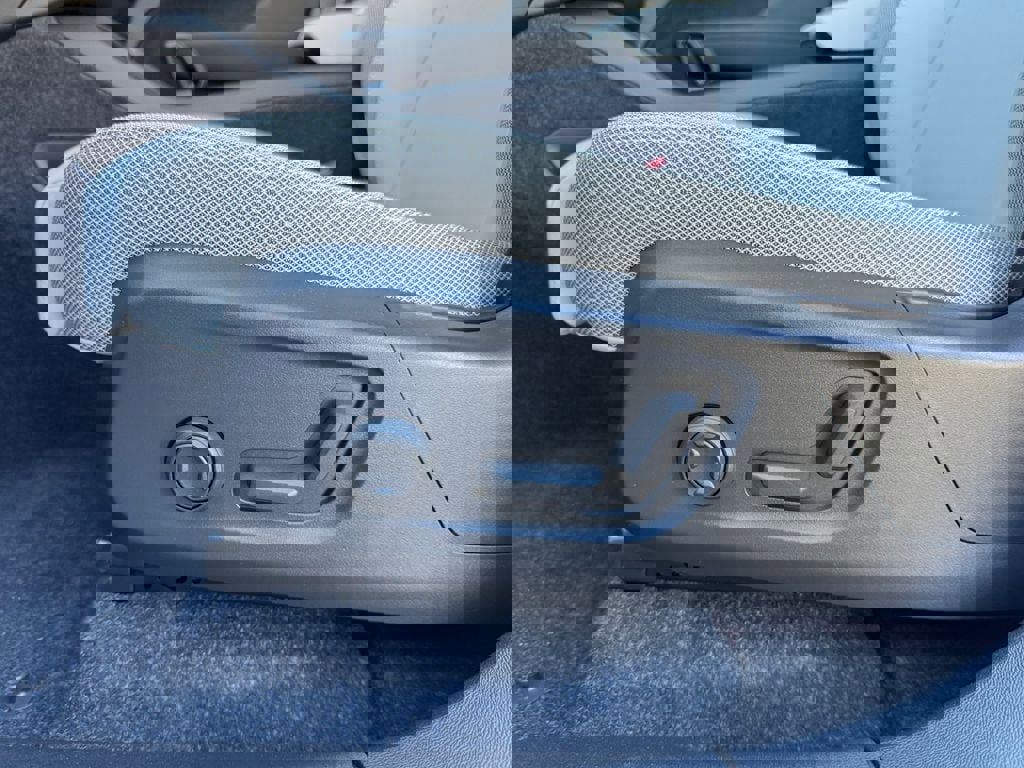 New 2026 Volvo EX40 Plus w/ Climate Package image 27