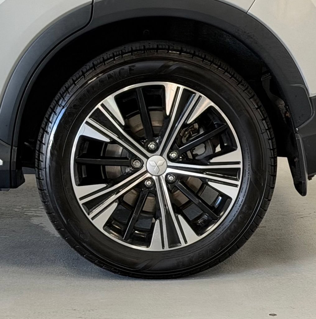 Used 2018 Mitsubishi Eclipse Cross SEL AWD/4WD image 8