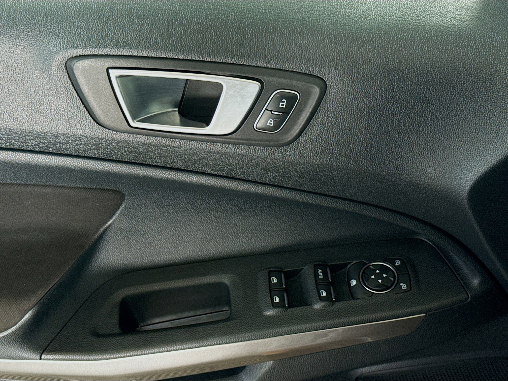 Used 2019 Ford EcoSport SE image 24