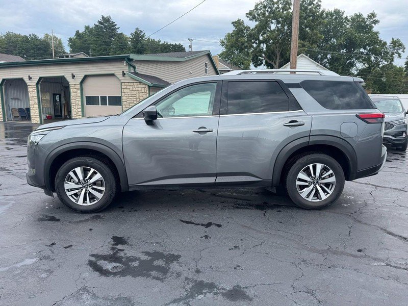 Used 2023 Nissan Pathfinder SL w/ Cargo Package AWD/4WD image 4