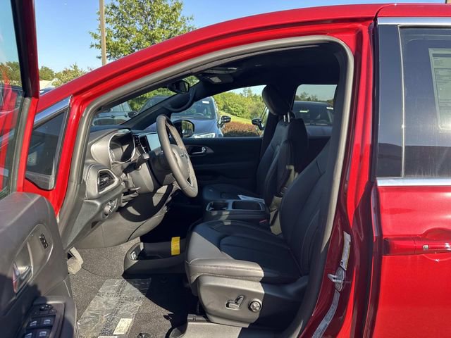 New 2026 Chrysler Pacifica Select image 11