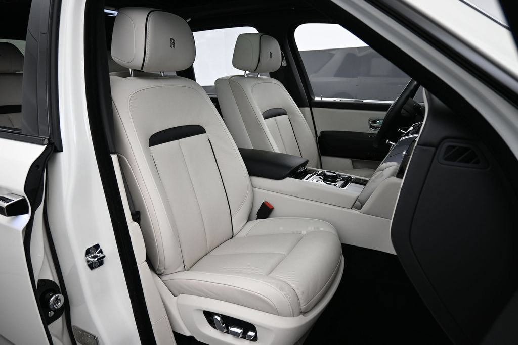 Certified 2022 Rolls-Royce Cullinan w/ Dark Exterior Package AWD/4WD image 32