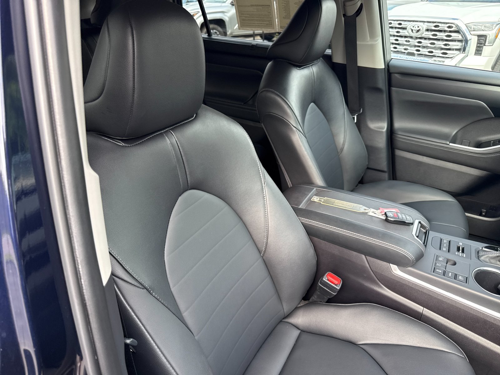 Used 2026 Toyota Highlander XLE AWD/4WD image 28