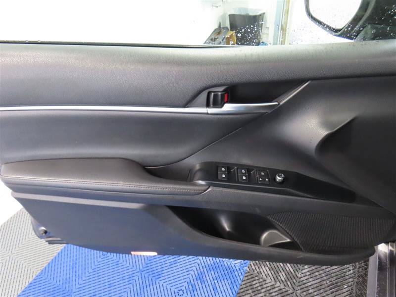 Used 2020 Toyota Camry XLE FWD image 15