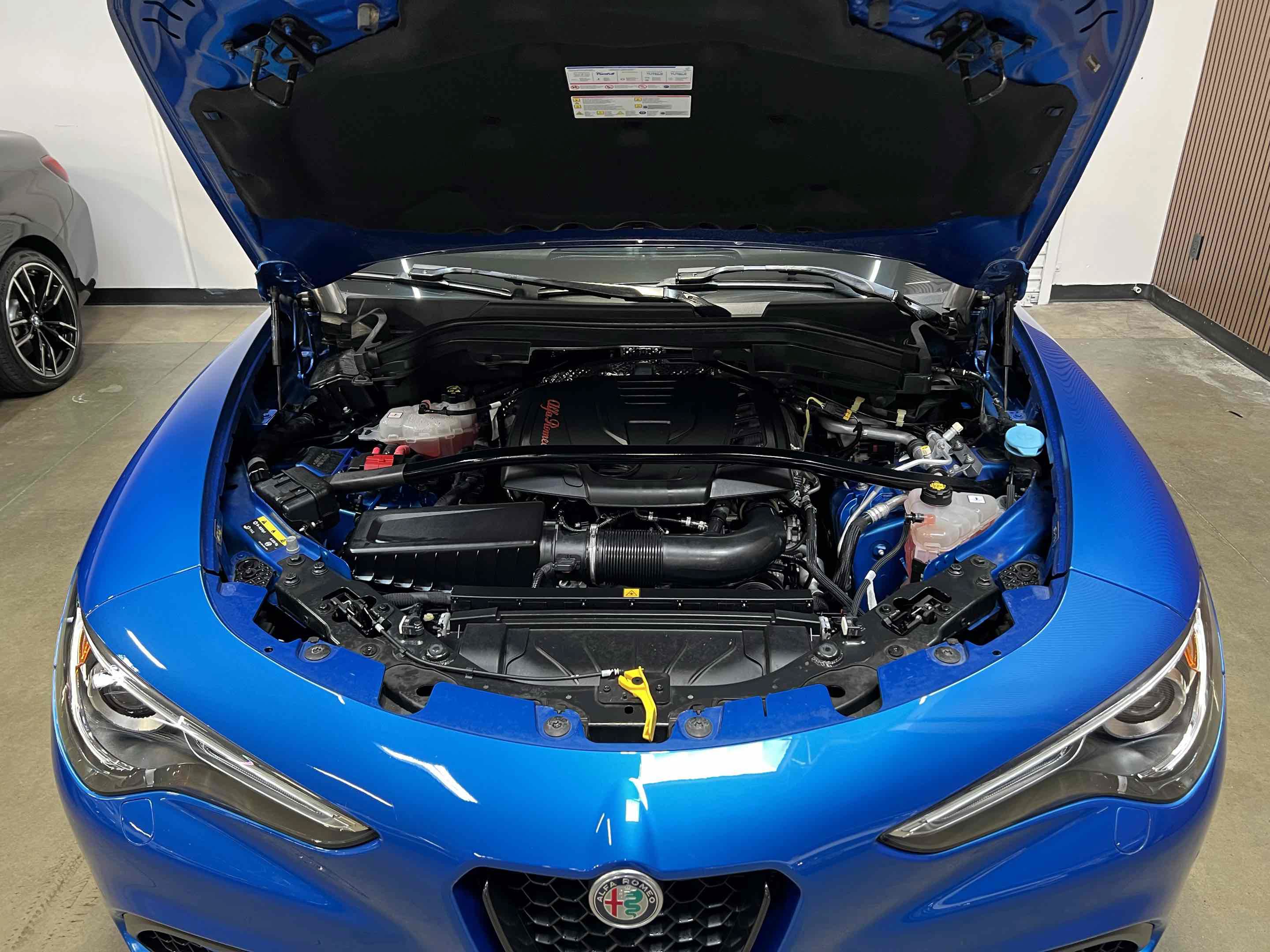 Used 2023 Alfa Romeo Stelvio Veloce AWD/4WD image 17