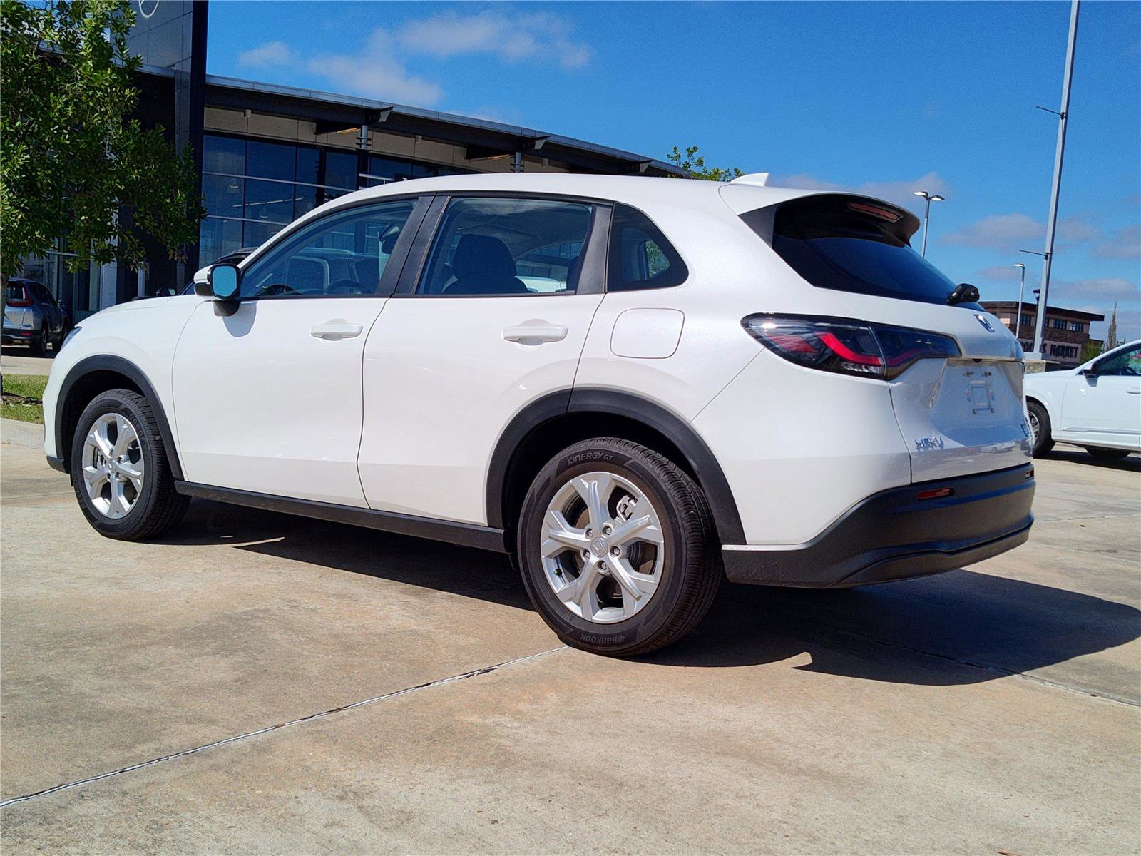 Used 2025 Honda HR-V LX image 4