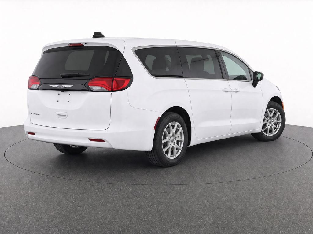 Used 2024 Chrysler Voyager LX FWD image 4