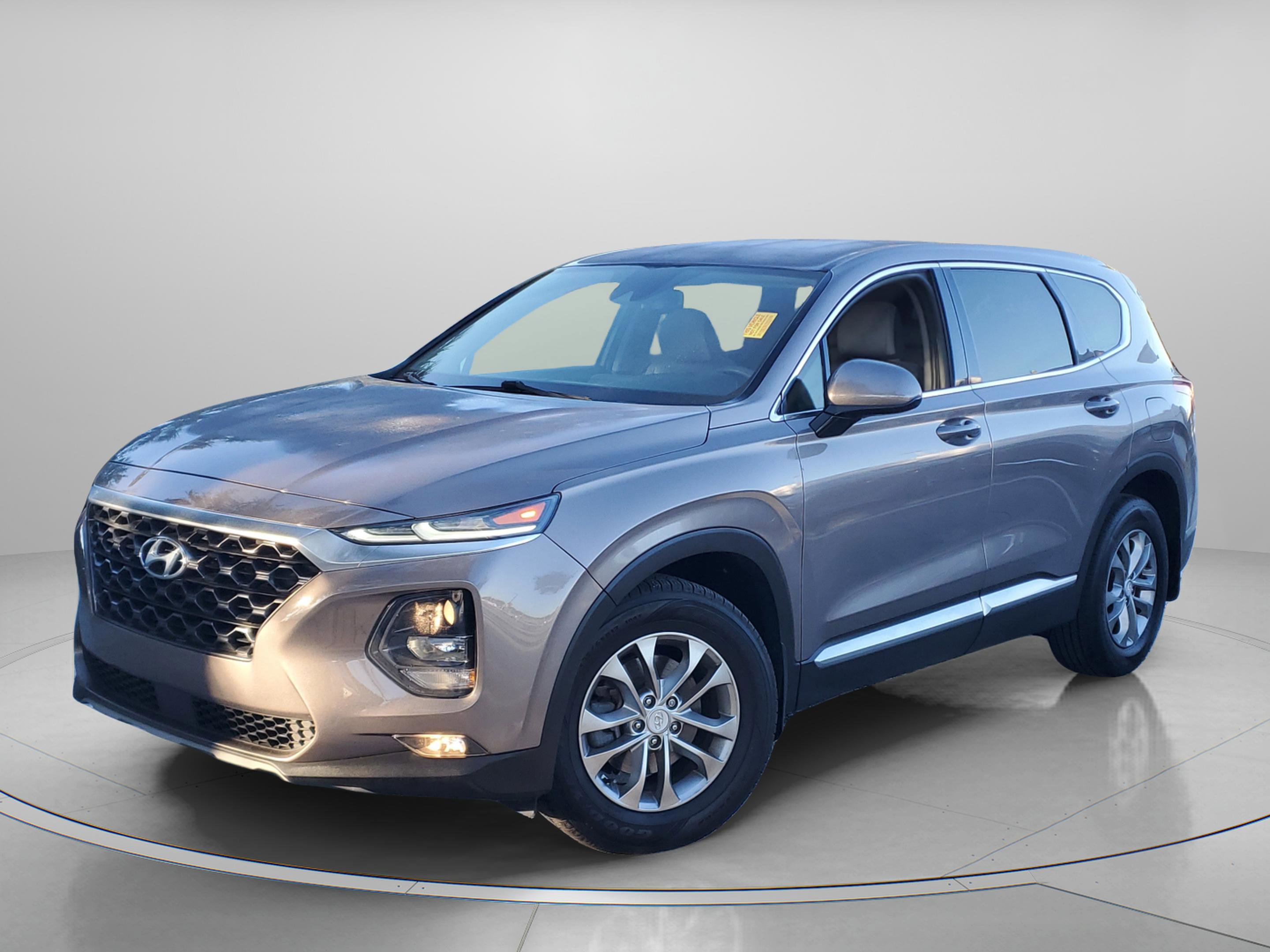 Used 2019 Hyundai Santa Fe SEL image 2