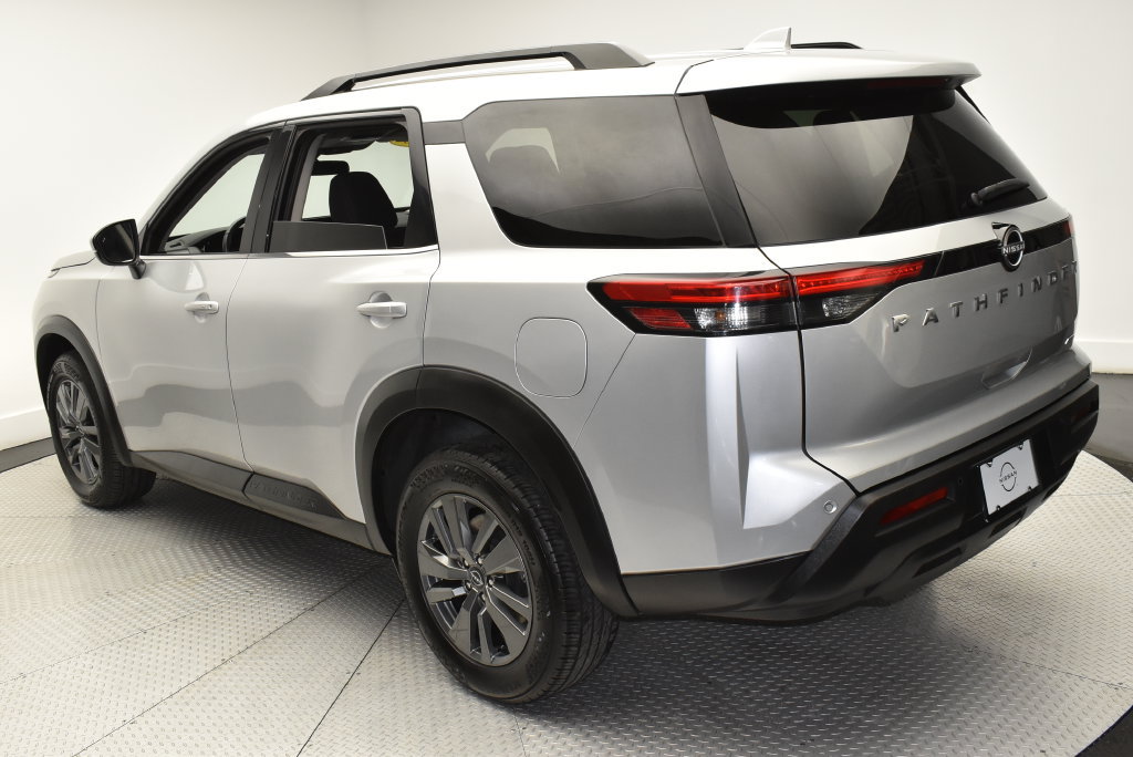 Used 2025 Nissan Pathfinder SV AWD/4WD image 7