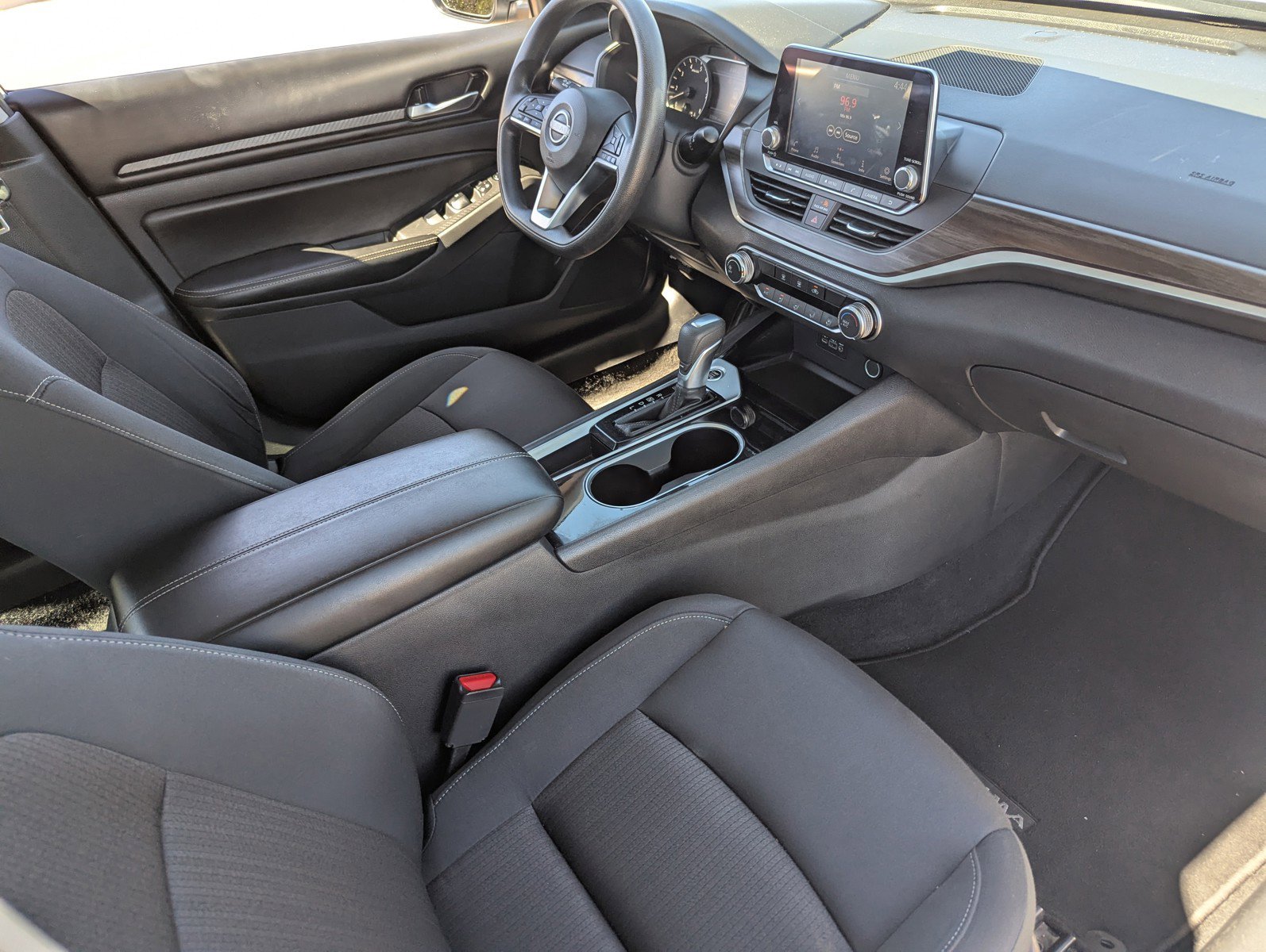 Used 2024 Nissan Altima 2.5 SV image 12