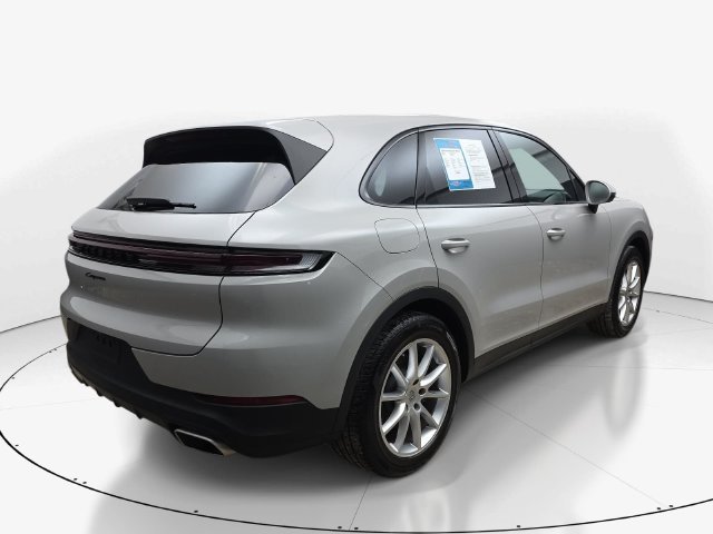 Used 2024 Porsche Cayenne AWD/4WD image 6