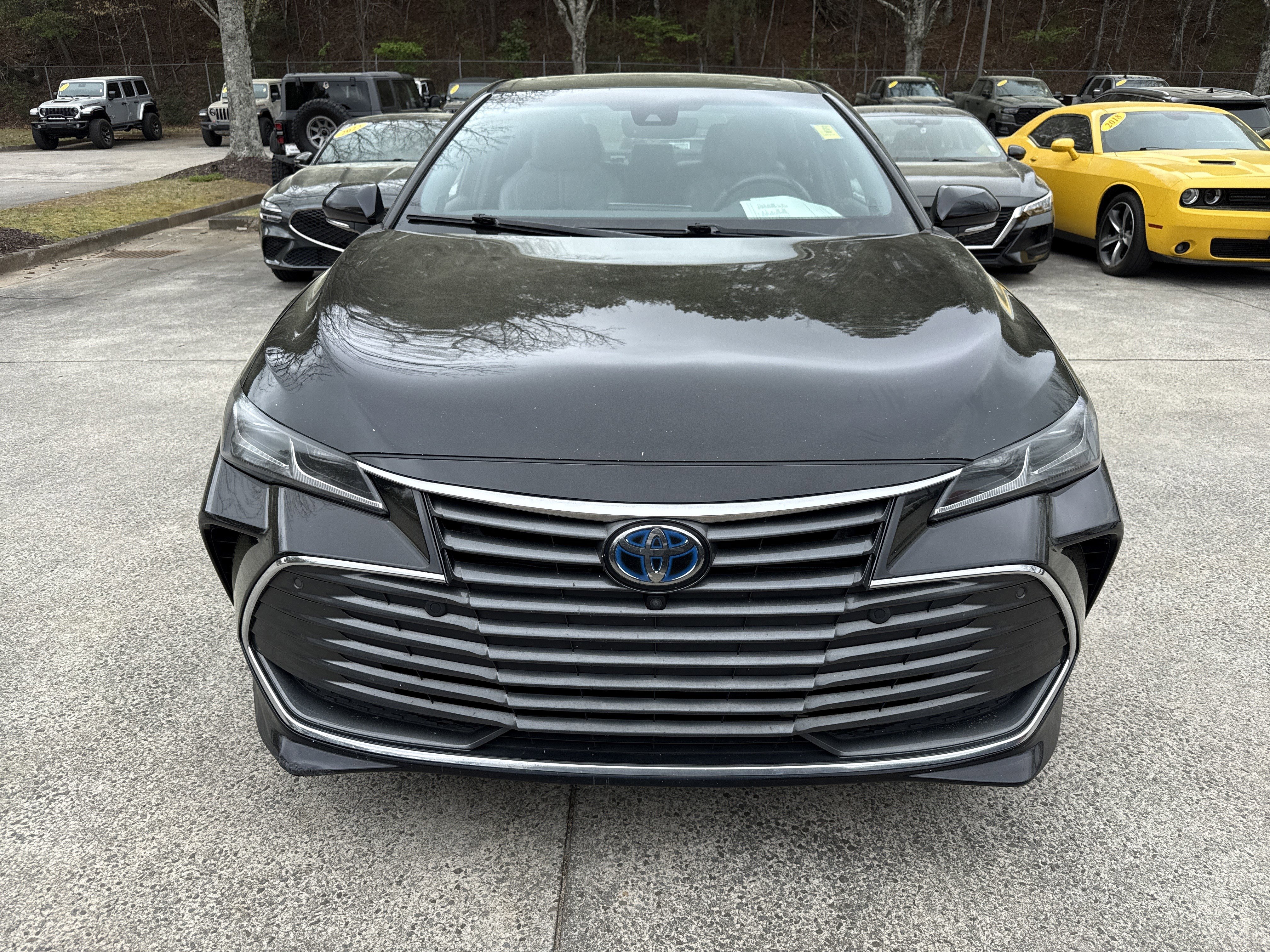 Used 2022 Toyota Avalon Limited w/ Advanced Safety Package image 2