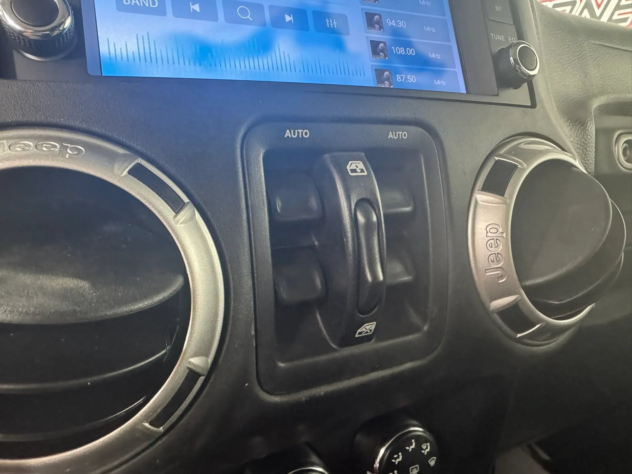 Used 2016 Jeep Wrangler Unlimited Rubicon AWD/4WD image 18