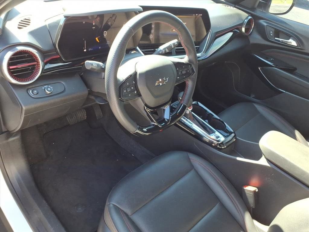 Used 2024 Chevrolet Trax RS w/ Driver Confidence Package image 11