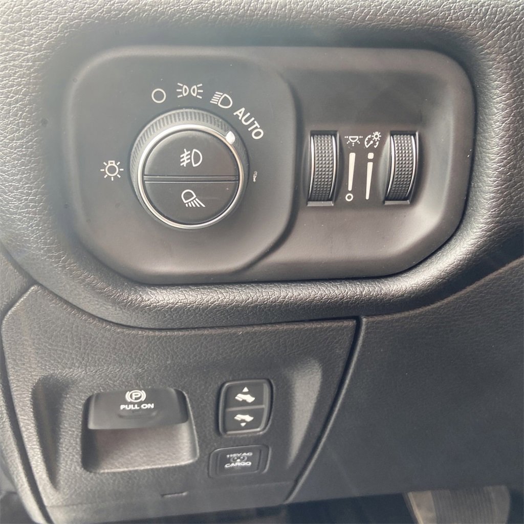 New 2026 RAM 1500 4x4 Crew Cab image 15
