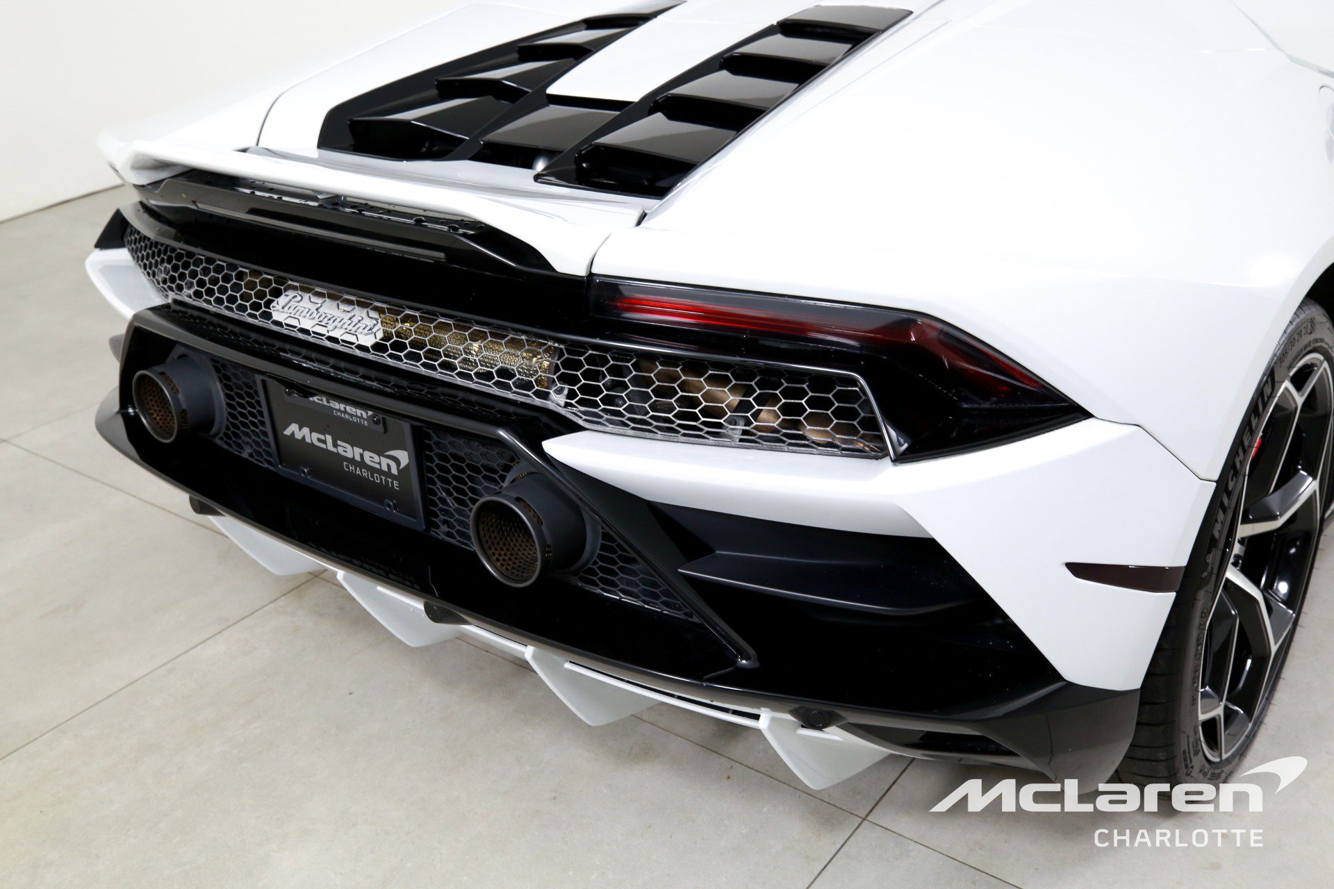 Used 2020 Lamborghini Huracan EVO image 26