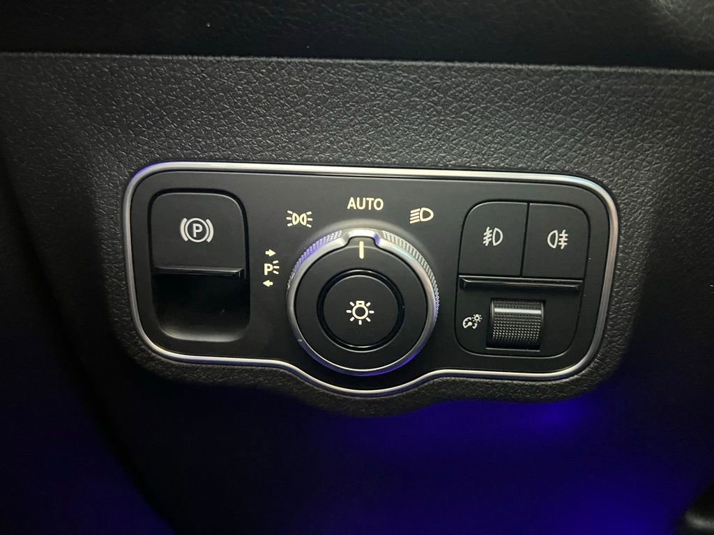 Used 2025 Mercedes-Benz GLB 250 4MATIC image 14