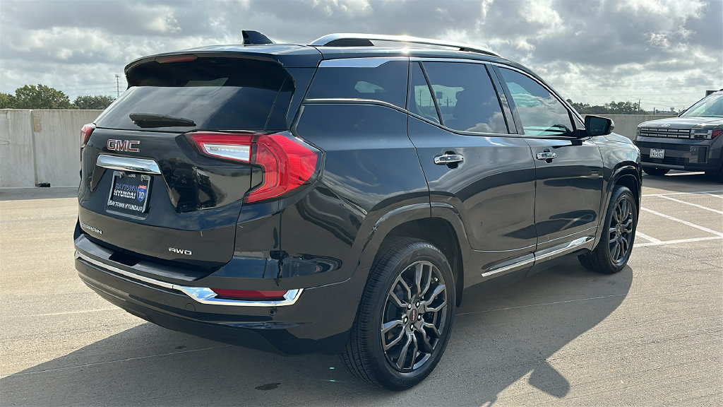 Used 2024 GMC Terrain Denali w/ Black Diamond Edition AWD/4WD image 13