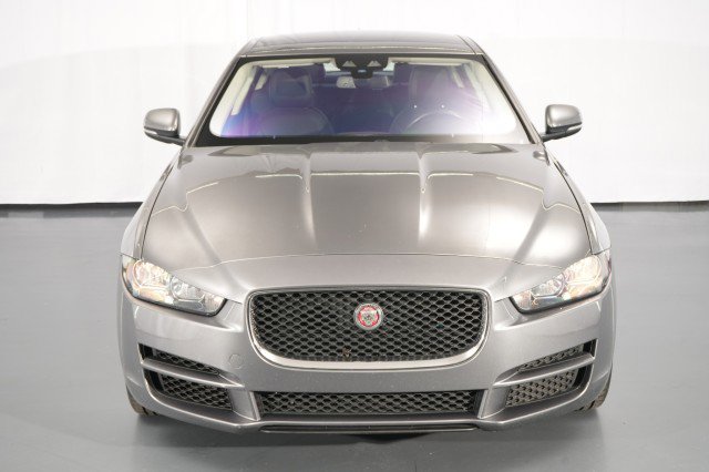 Used 2018 Jaguar XE Premium AWD/4WD image 4