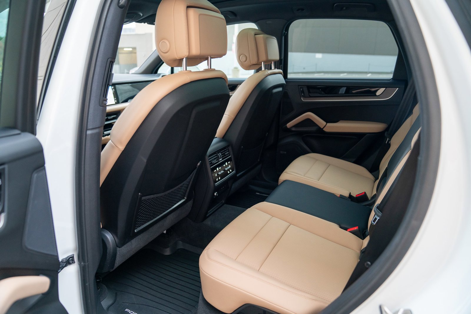 Used 2025 Porsche Cayenne image 22