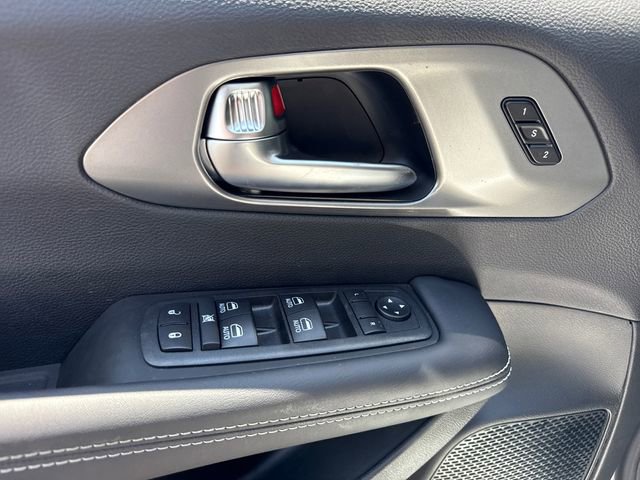 New 2026 Chrysler Pacifica Select FWD image 9
