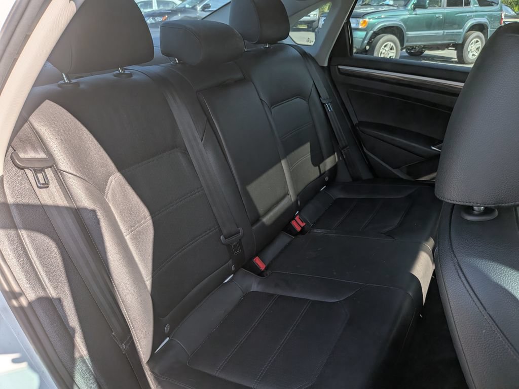 Used 2017 Volkswagen Passat 1.8T SE FWD image 23