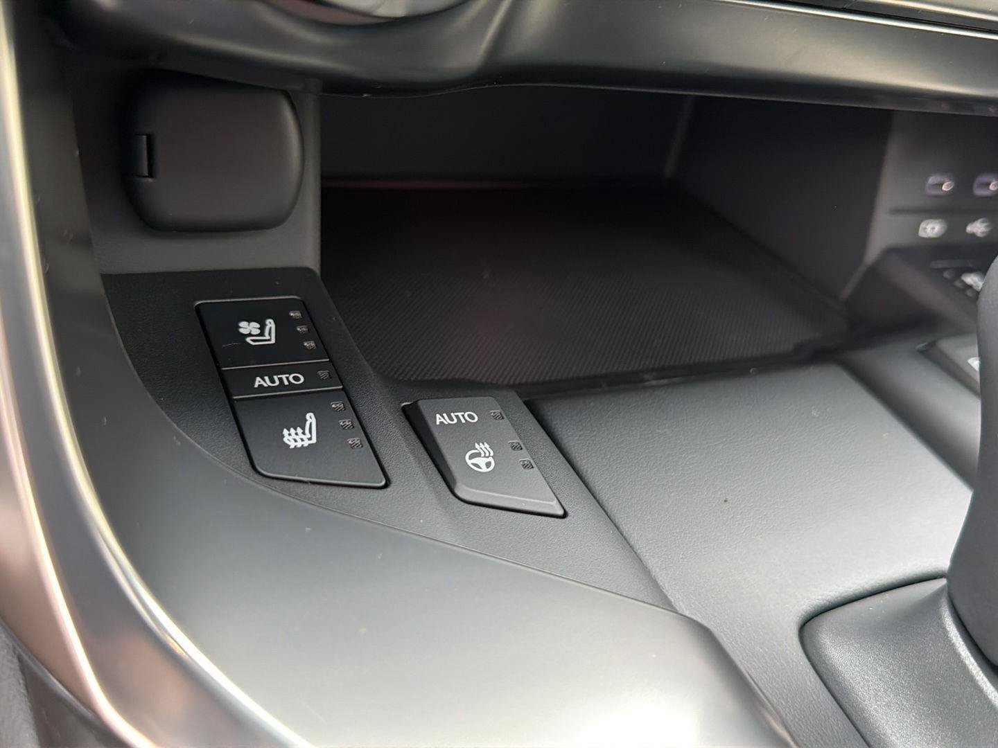 New 2026 Lexus LX 700h Luxury AWD/4WD image 29