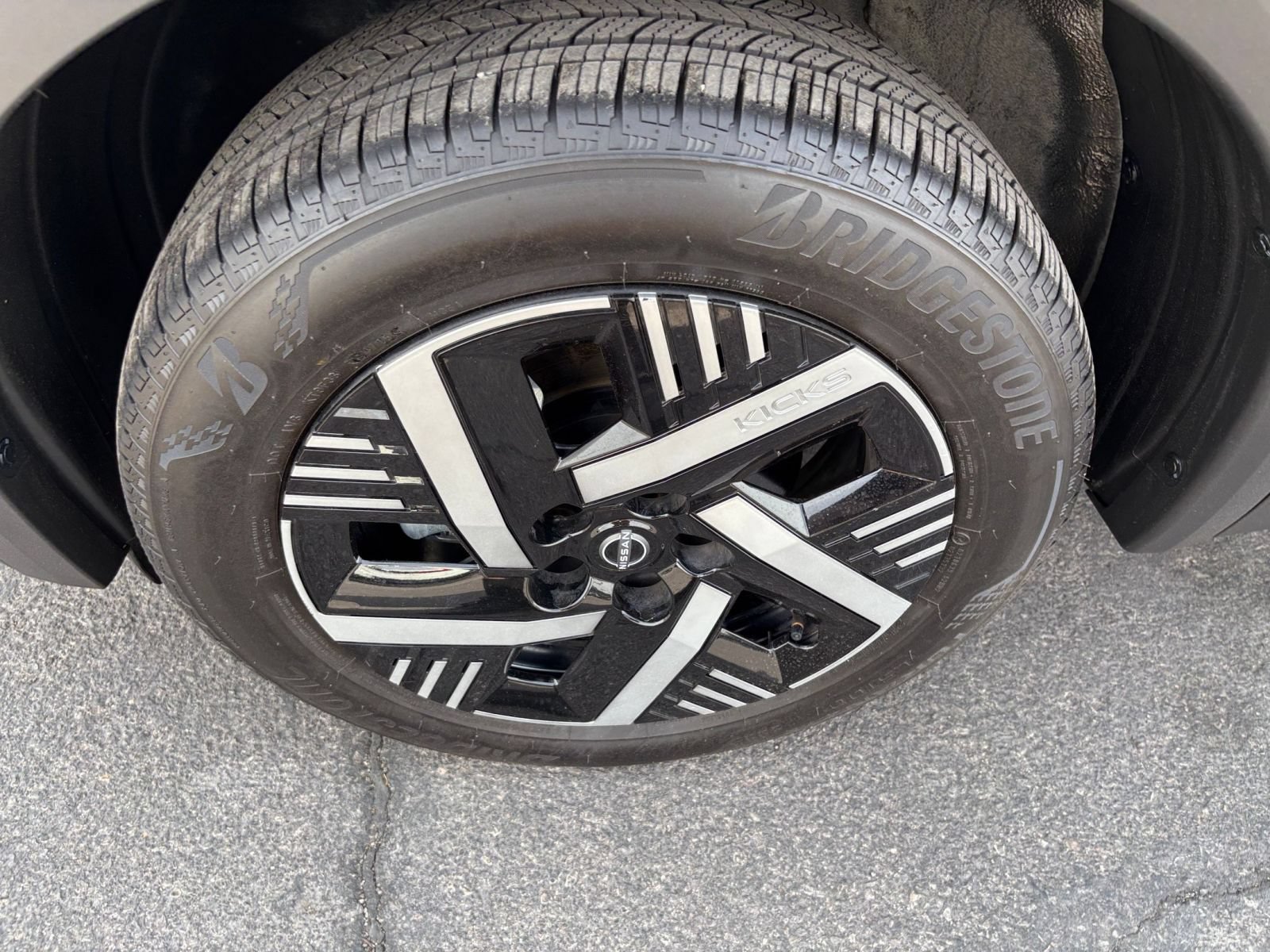 Used 2026 Nissan Kicks SV FWD image 28