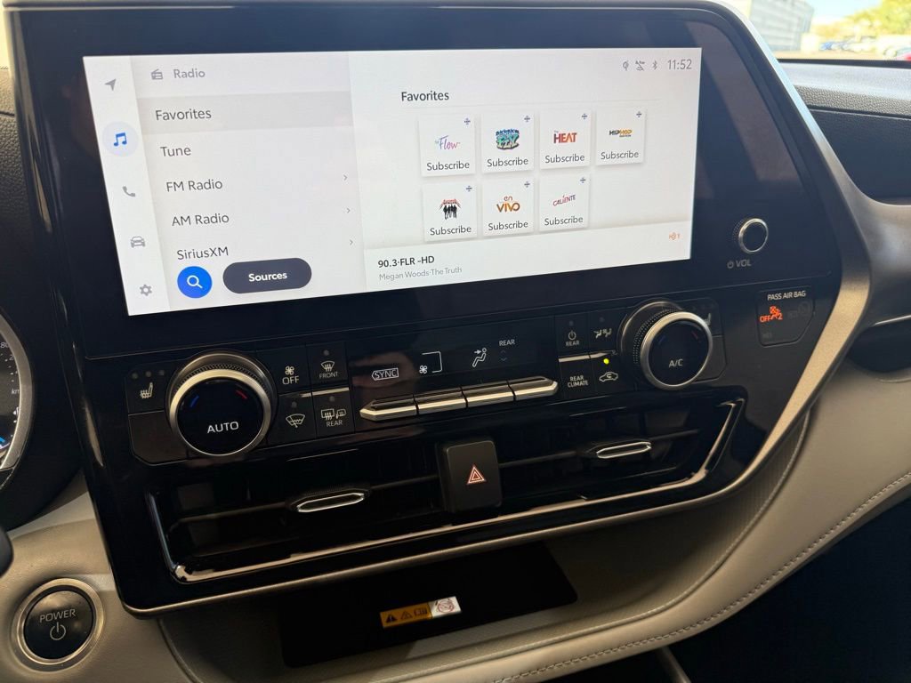 Used 2025 Toyota Highlander XLE image 38