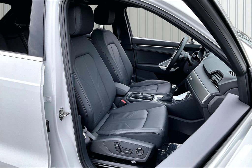 Used 2025 Audi Q3 2.0T Premium w/ Convenience Package image 29