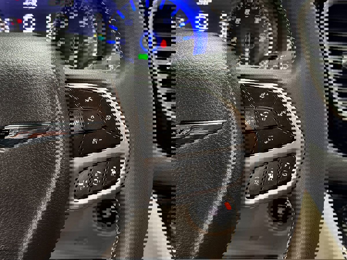 Used 2022 Chrysler Pacifica Touring-L image 18