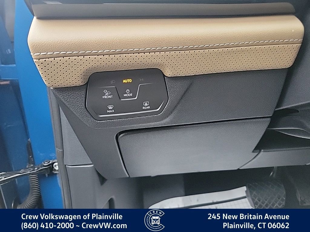 Certified 2025 Volkswagen Atlas Cross Sport SE image 40