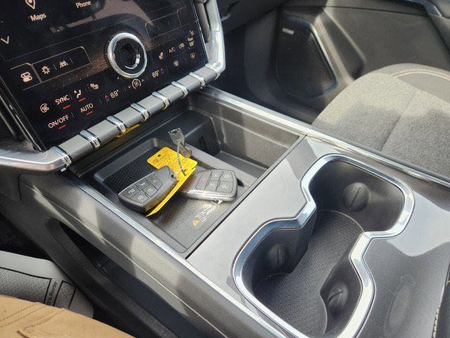 Used 2025 GMC Acadia Elevation image 46