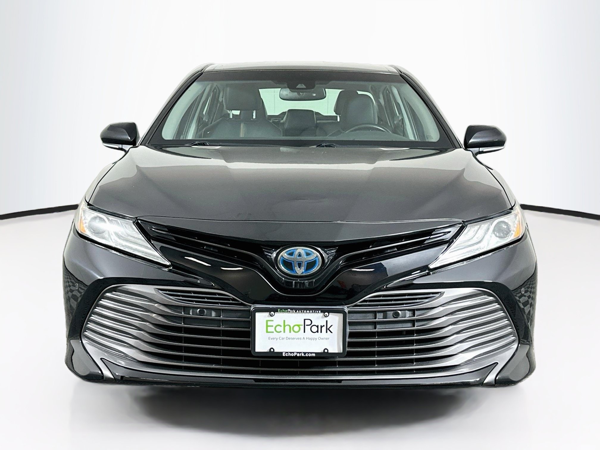 Used 2018 Toyota Camry XLE FWD image 2