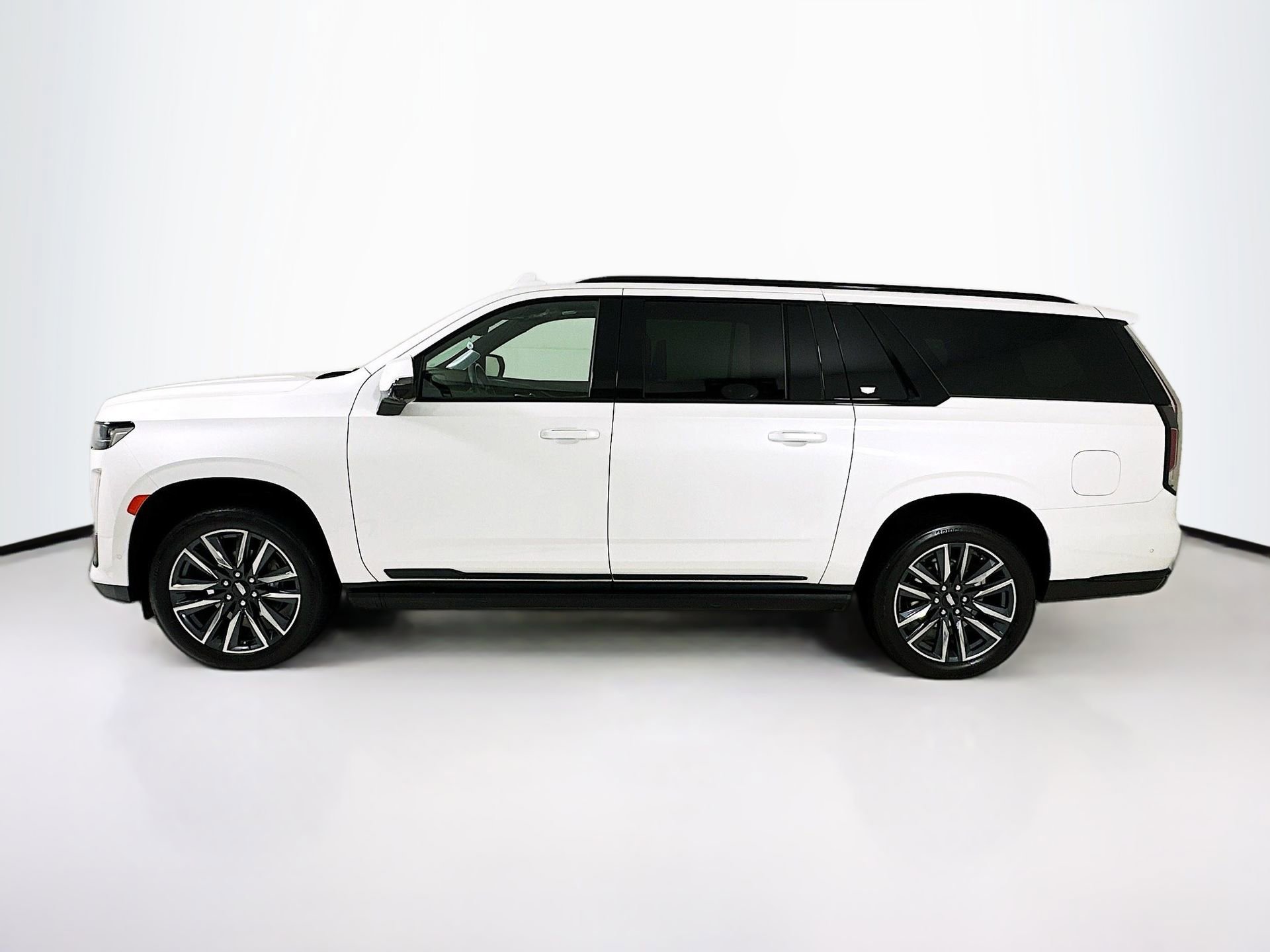 Used 2023 Cadillac Escalade ESV Sport Platinum w/ Heavy-Duty Trailer Package AWD/4WD image 5