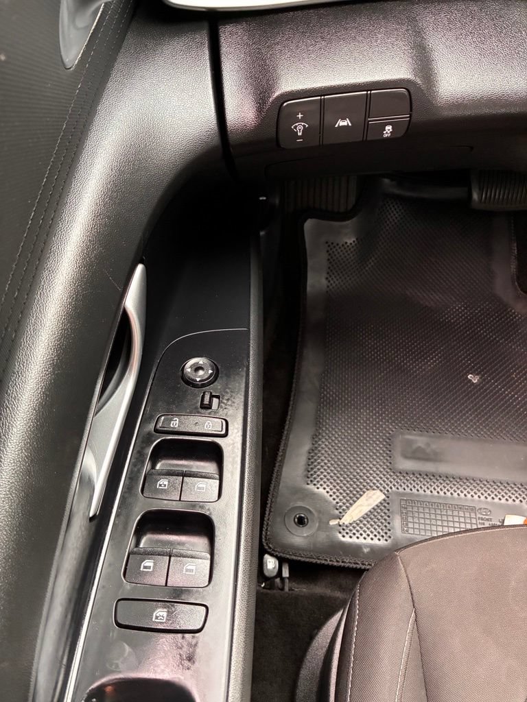 Used 2022 Hyundai Elantra SEL FWD image 24