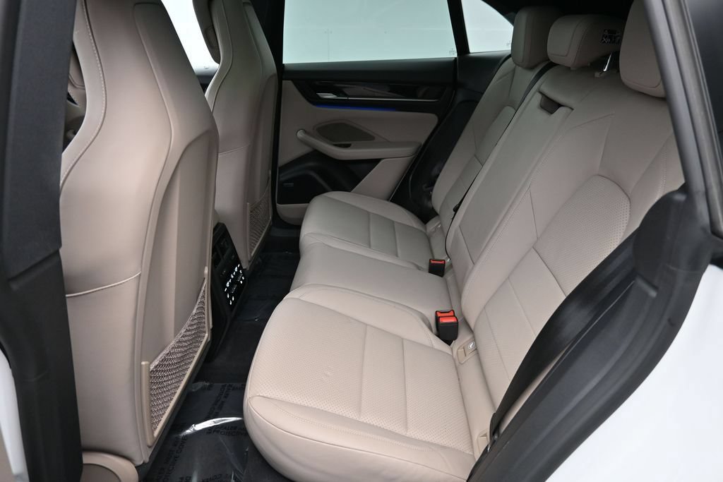 Certified 2025 Porsche Macan Electric RWD image 7
