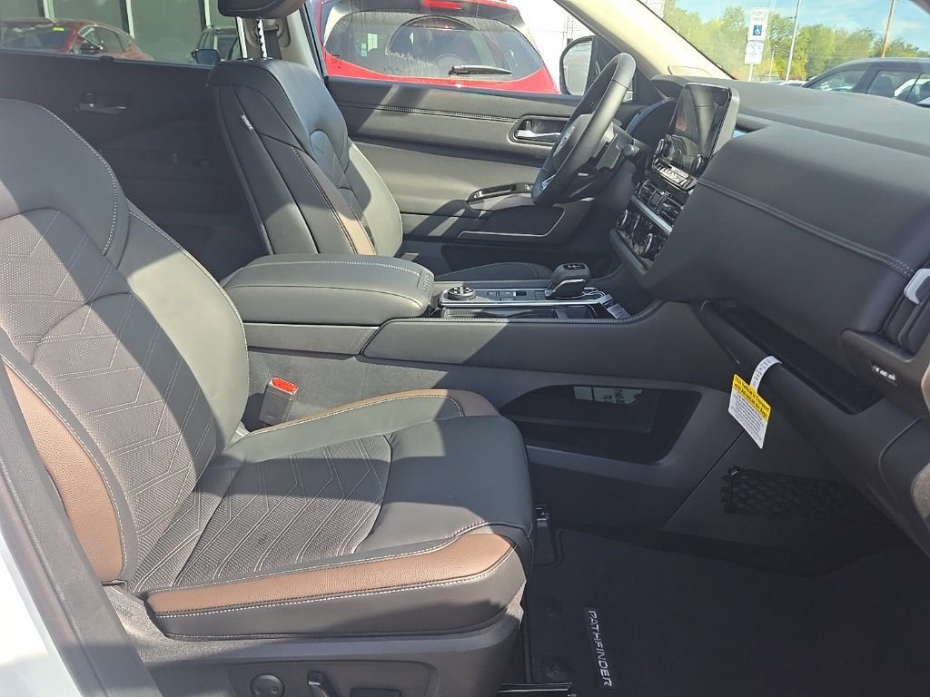 New 2025 Nissan Pathfinder Platinum w/ Lighting Package (N92) image 28