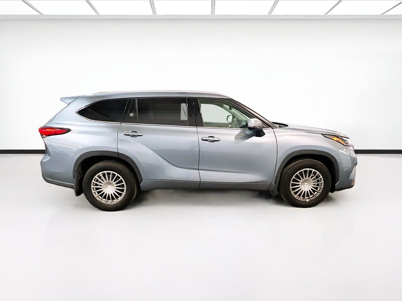 Used 2022 Toyota Highlander XLE image 25