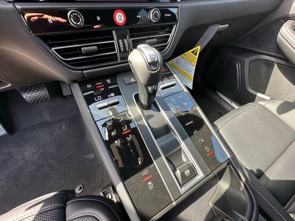Certified 2025 Porsche Macan S image 24