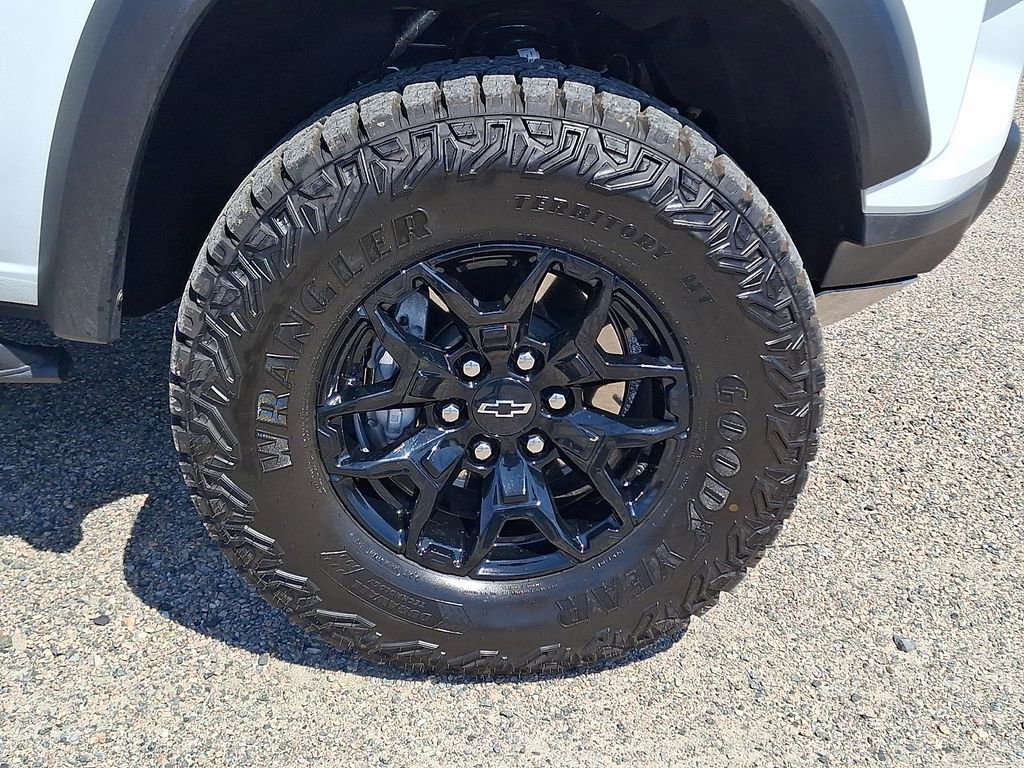 Used 2025 Chevrolet Colorado ZR2 w/ Midnight Edition image 11