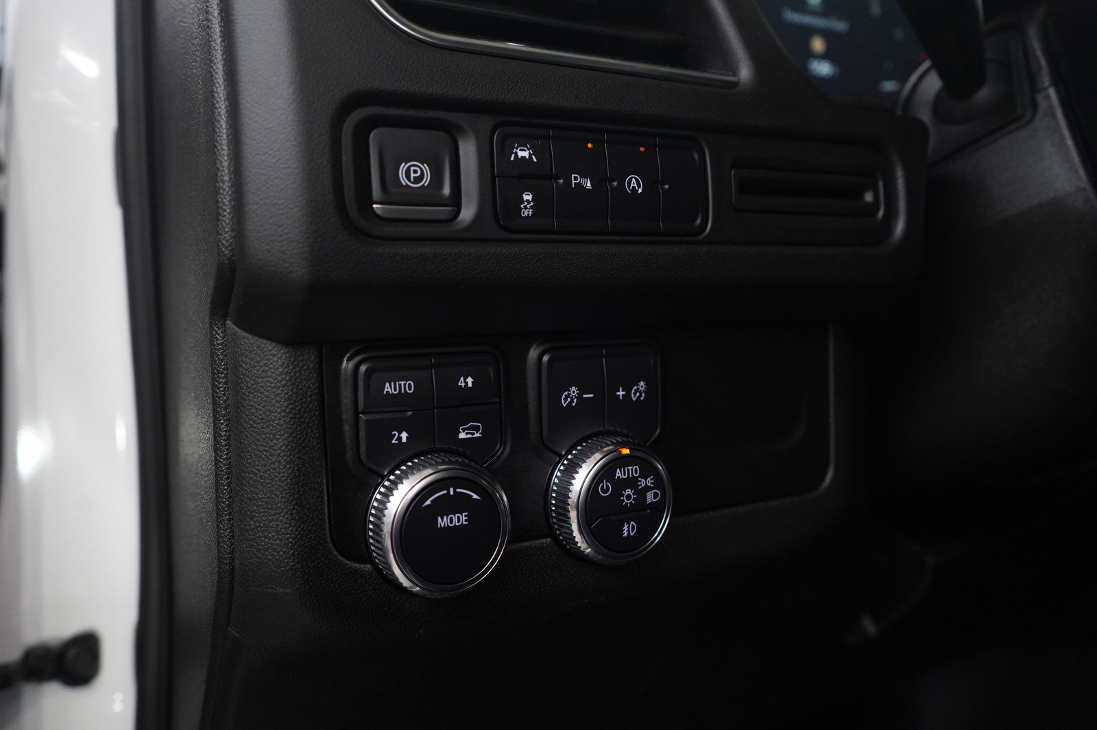 Used 2024 GMC Yukon XL SLE image 23