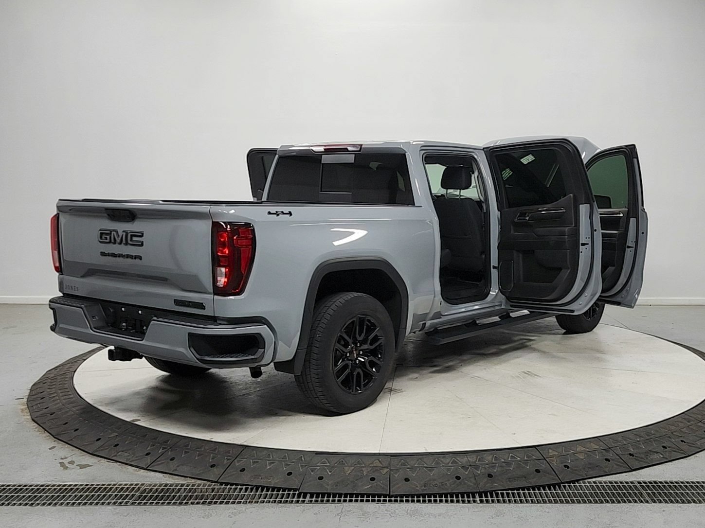 Used 2024 GMC Sierra 1500 Elevation w/ Preferred Package AWD/4WD image 15