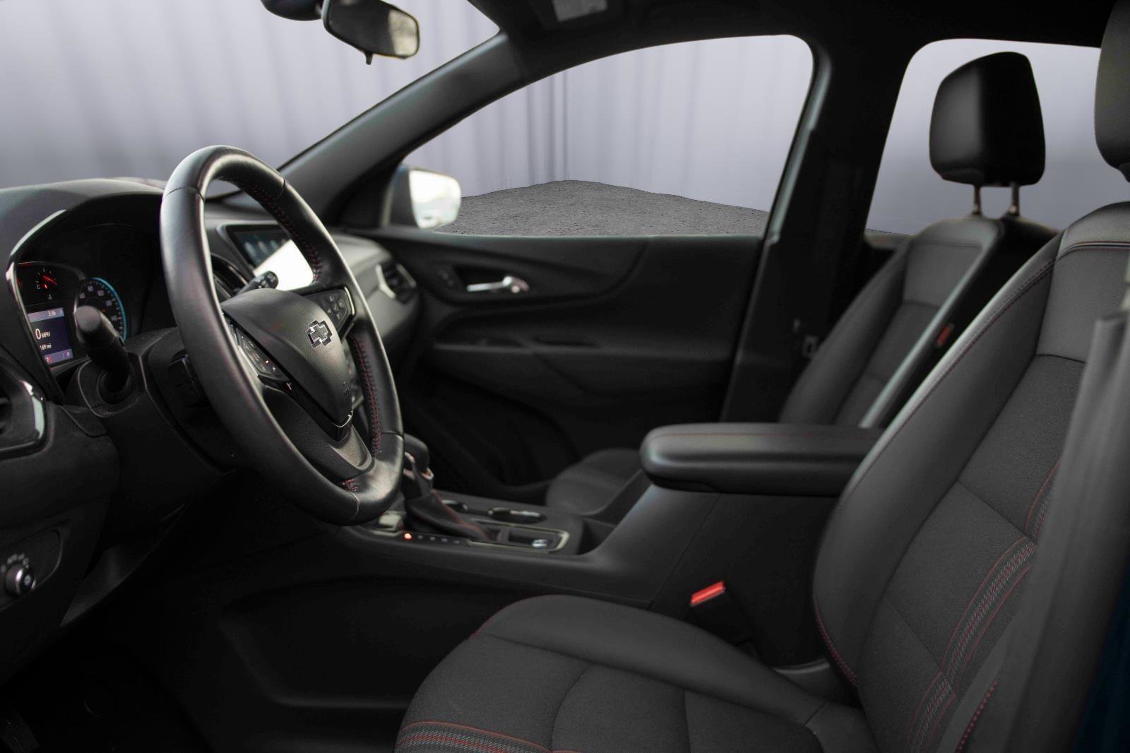 Used 2022 Chevrolet Equinox RS w/ Infotainment Package image 2