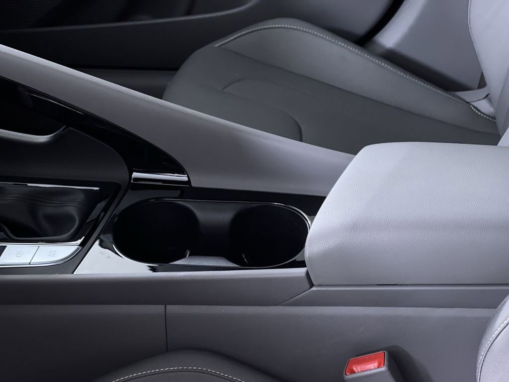 Used 2025 Hyundai Elantra SEL image 23