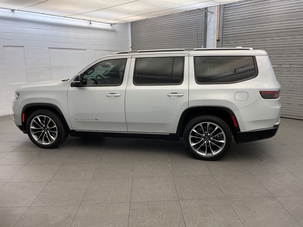 Certified 2023 Jeep Wagoneer Series III w/ Premium Group I AWD/4WD image 7