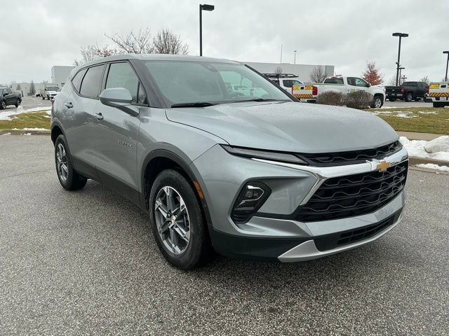 Used 2025 Chevrolet Blazer LT image 2