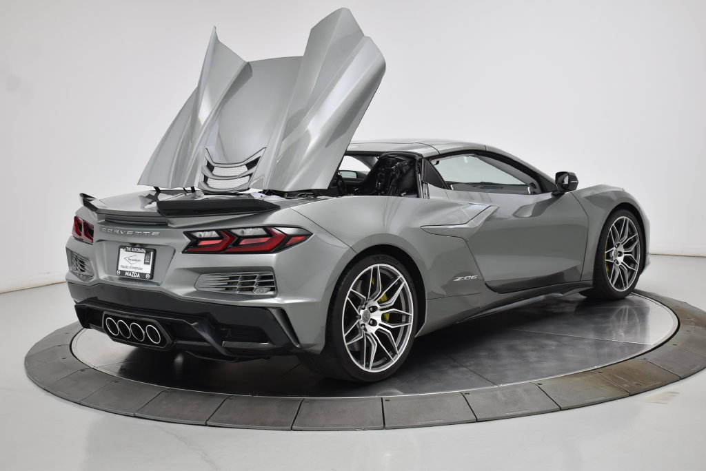 Used 2024 Chevrolet Corvette Z06 RWD image 35