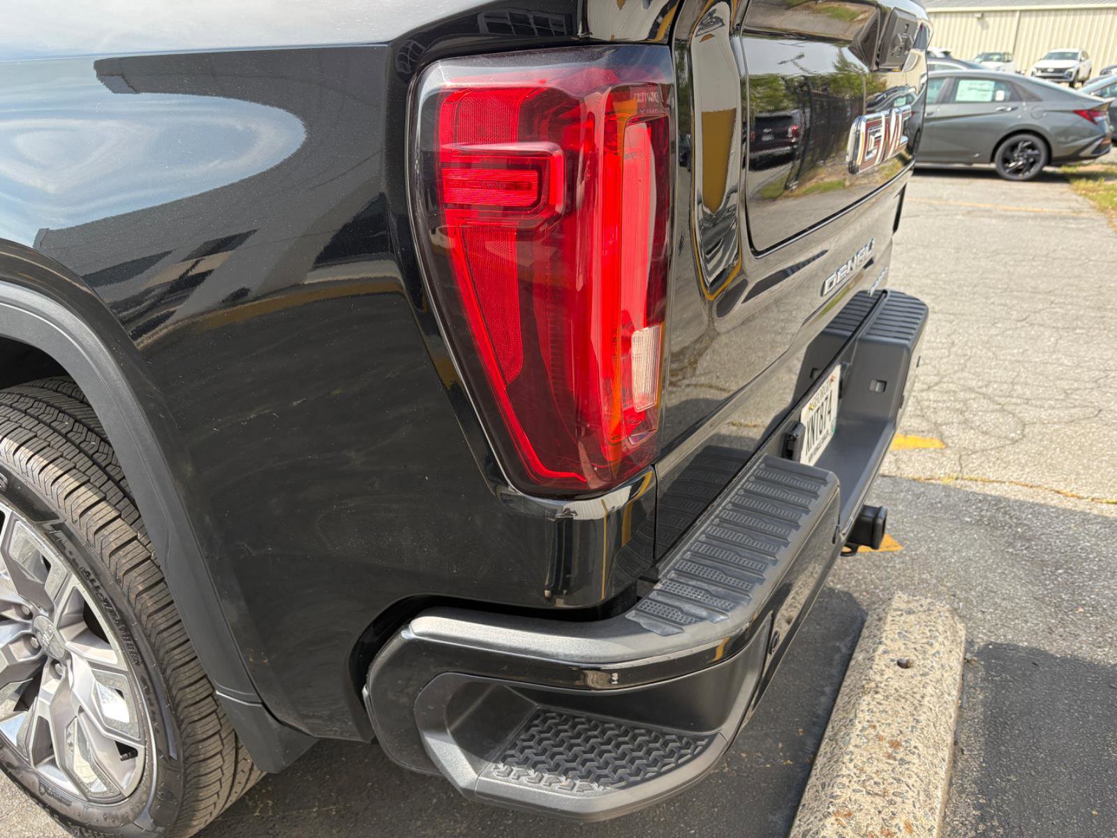 Used 2022 GMC Sierra 1500 Denali w/ Denali Reserve Package AWD/4WD image 12
